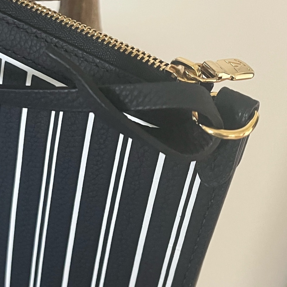 Louis Vuitton Inside Out Neverfull Pouch MM - Picture 8 of 9